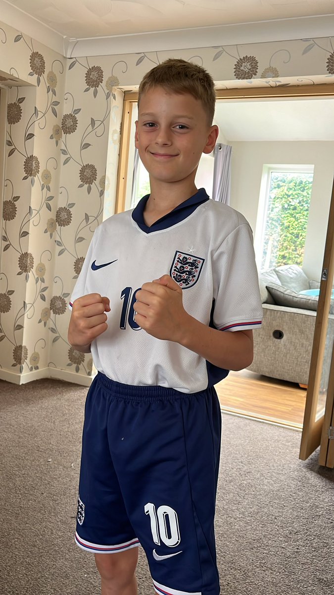 action82jackson's tweet photo. #SSNThreeLions https://t.co/pDvZcQ5bMC
