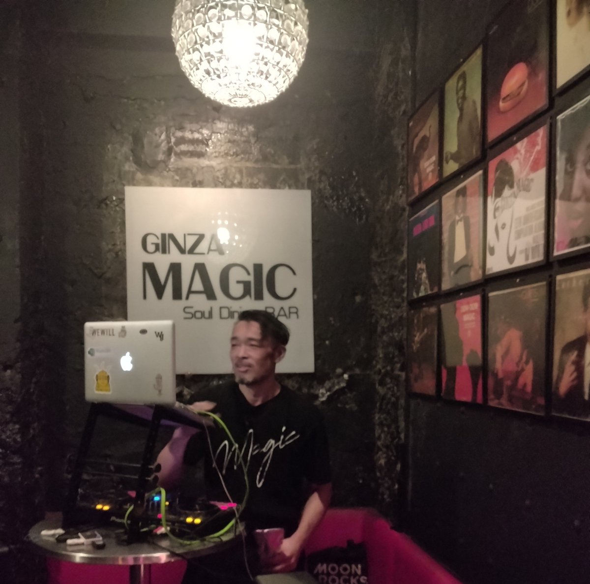 ginza_magic's tweet photo. .⁡
【SUNDAY MAGIC】⁡⁡
祝日前の特別営業⁡
1階にもDJブース セッティング⁡
DJは SAWABE and KAZUO⁡
もちろん2階はDJHIROTAで⁡
お届けします！⁡
毎月第2、第4日曜日⁡⁡
18:00〜22:00⁡⁡
飲み放題+持ちみし放題⁡⁡
女性:2,500円 男性:3,500円⁡⁡⁡ https://t.co/nHW2mOGebg