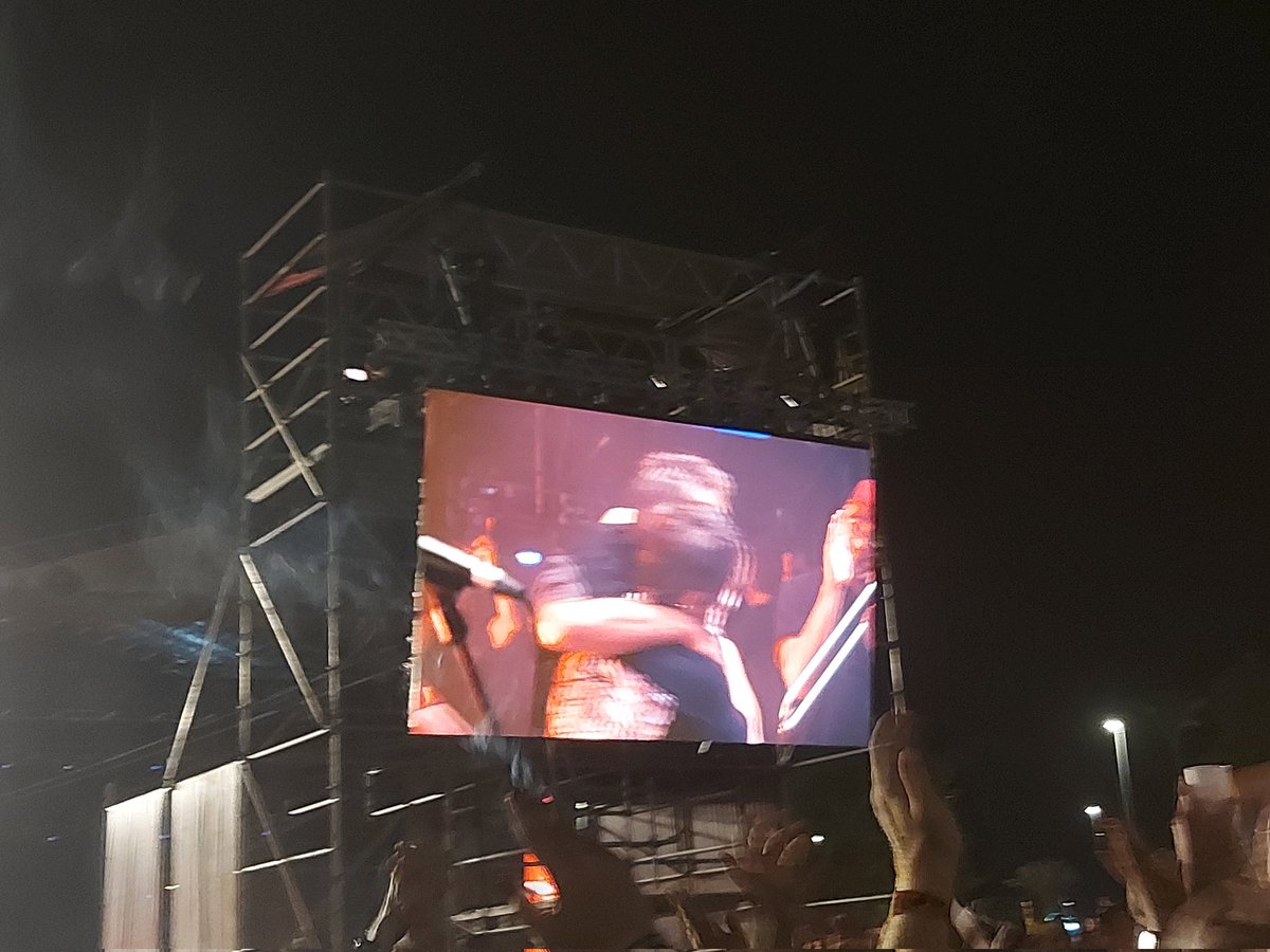 Grandíssim Pep Gimeno Botifarra <a href="/PepBotifarra/">Pep Gimeno "Botifarra"</a> que li va dir a <a href="/panxzoo1/">Toni S. Panxo</a>, davant de 30.000 persones, en el comiat de <a href="/ZooPosse/">ZOO</a> al Pirata de Gandia:

Gràcies per cantar en valencià