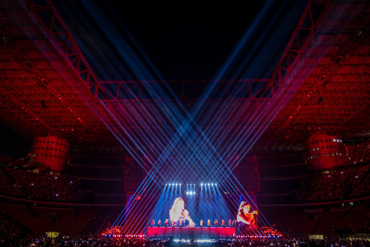 That #MilanTSTheErasTour N1 was pretty damn good ! Congrats <a href="/taylorswift13/">Taylor Swift</a>