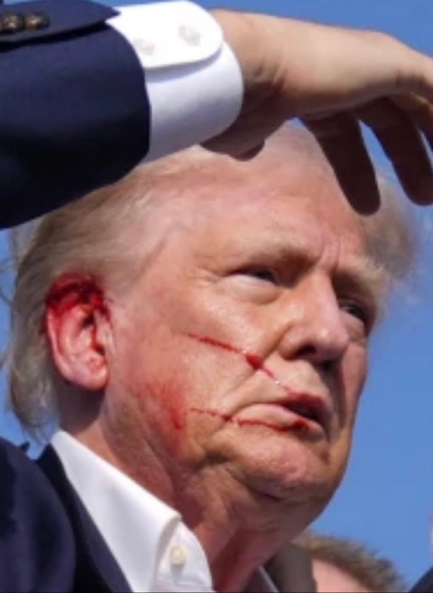 Christ24Intern's tweet photo. 🌍🔴⚪️🟢ALERTE-URGENT!!!
  🇺🇸USA
💥💥💥 Tentative d'assassinat de Donald Trump le samedi 13 juillet 2024 à Pensylvanie 

La tentative d’assassinat p Donald Trump largement en tête des sondages et désormais crédité de 70% dans les intentions de vote, contre 15% pour Joe Biden https://t.co/7ODDPLc3eK