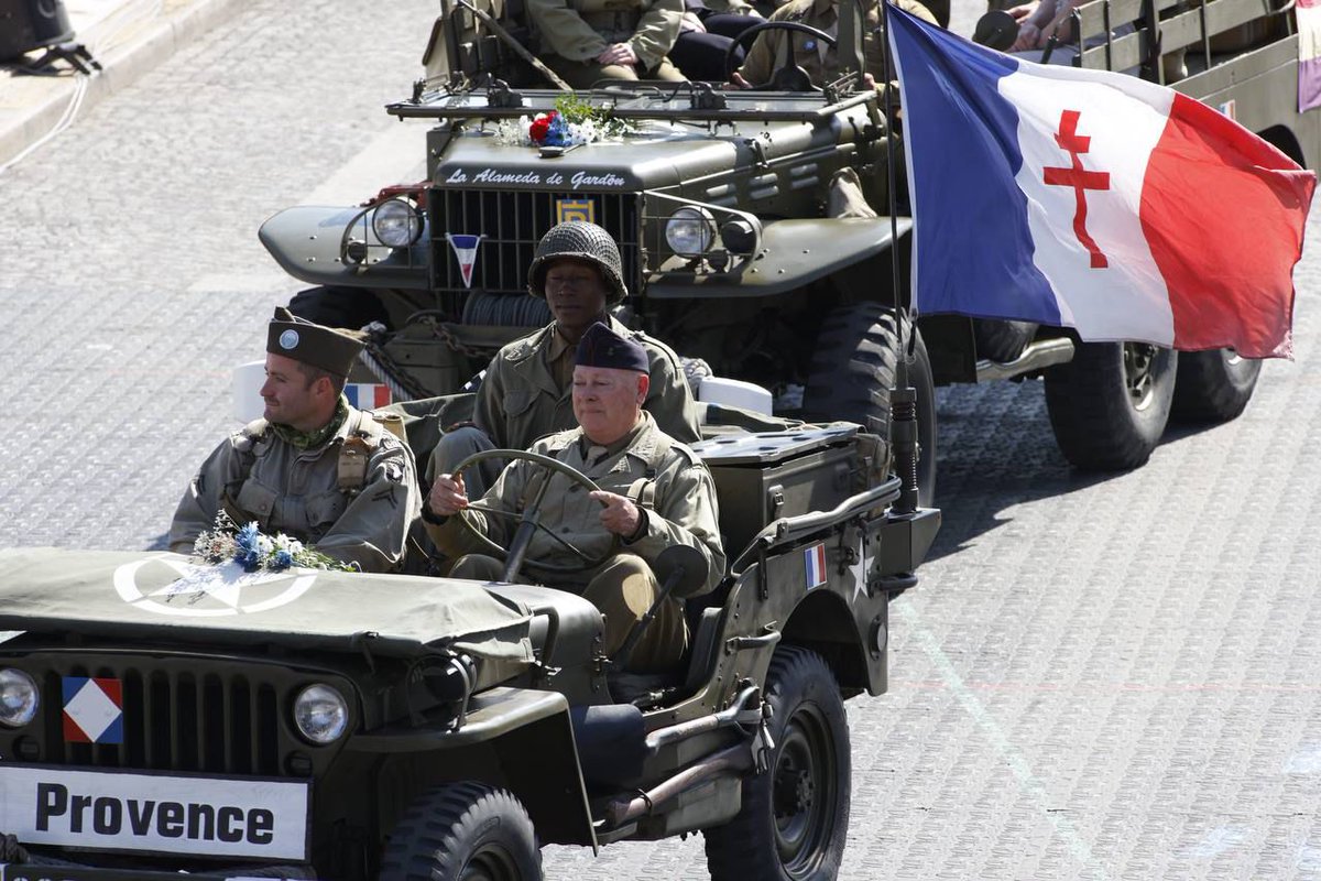 Armees_Gouv's tweet photo. Les premières images du #14Juillet ! Les troupes défilent sous le soleil de Paris ☀️ https://t.co/ZQWbioOLve