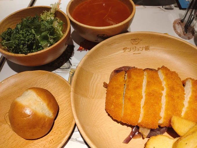 ダンジョン飯コラボ行ってきました〜!めっちゃいい〜〜!