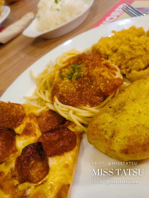 Bunch of Lunch is an all-time favorite @PHShakeys 🍝 #shakeysph #pinoyfood #shakeys #spaghetti #dinner<a class="tags" target="_blank" title="On Twitter" href="/?out=eyJ0eXAiOiJKV1QiLCJhbGciOiJIUzUxMiJ9.eyJpYXQiOjE3MjY4NTA0ODIsImlzcyI6InR3cG9ybnN0YXJzLmNvbSIsIm5iZiI6MTcyNjg1MDQ4MiwiZXhwIjoxNzU4Mzg2NDgyLCJyZWRpcmVjdF91cmwiOiJodHRwczovL3R3aXR0ZXIuY29tL1BIU2hha2V5cyJ9.YWWb2SzCyyorRVz2aYUJHSHuFm36du4LEGcuJi-56vnK93ECajmOcucyqdqTuKH3Vu0L6U5ZVAI1MKjbMTGHmQ">@PHShakeys</a><a href="/tag/dinner"class="tags"><span>#dinner</span></a><a href="/tag/spaghetti"class="tags"><span>#spaghetti</span></a><a href="/tag/pizza"class="tags"><span>#pizza</span></a><a href="/tag/philippines"class="tags"><span>#philippines</span></a><a href="/tag/filipinofood"class="tags"><span>#filipinofood</span></a>