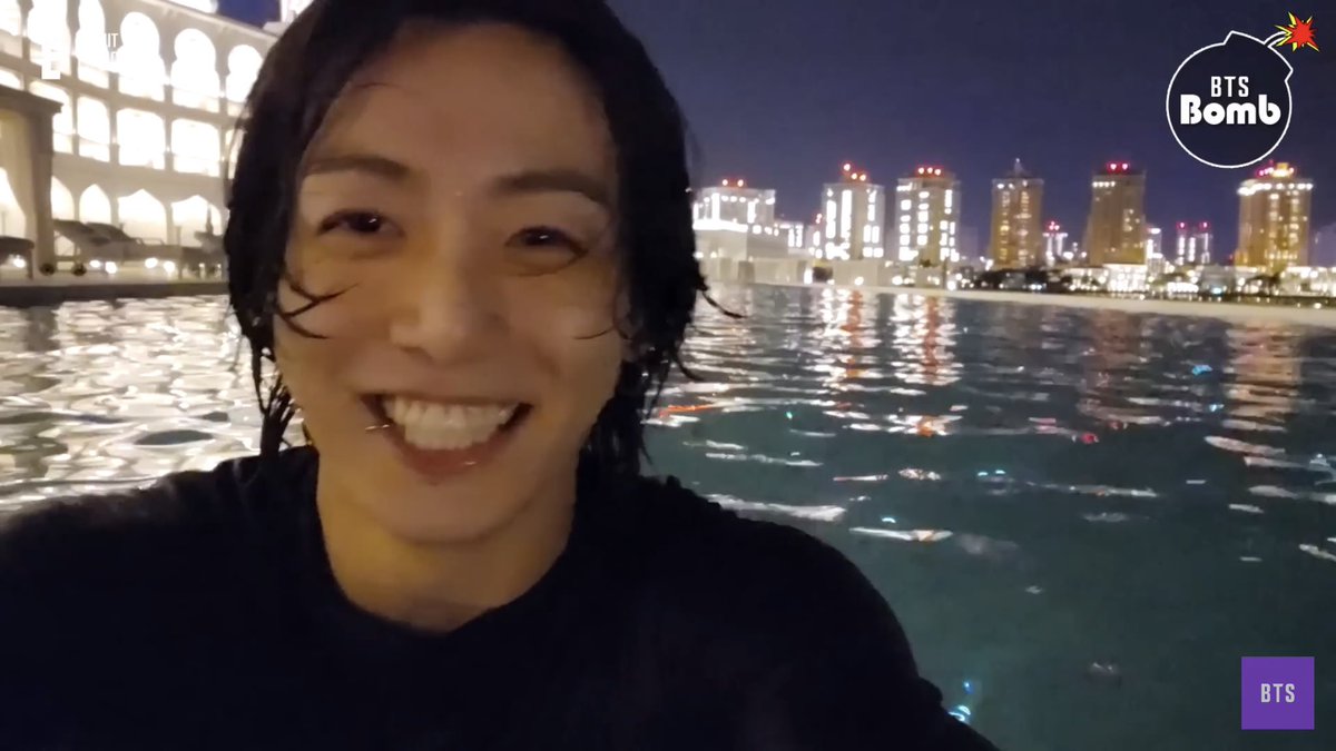 iryasiau's tweet photo. ⌯ First video call ; #kookminau 

Donde ambos están en una relación a distancia desde hace varios meses , solo se enviaban fotos de su día a día y por fin tienen su primera videollamada. https://t.co/rAaJIO4sng