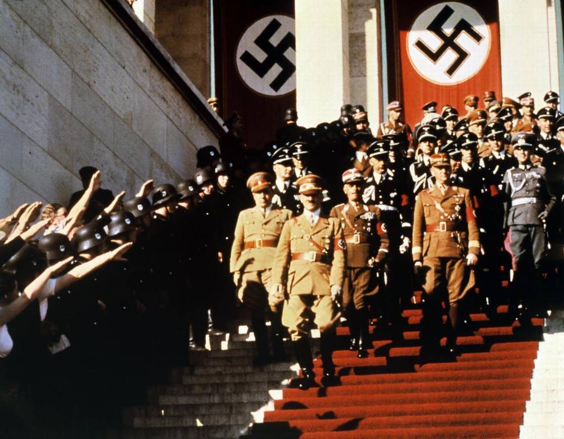 HenryVampire333's tweet photo. Trump needs a REAL SS at his side now https://t.co/iIGx1XGLJ6