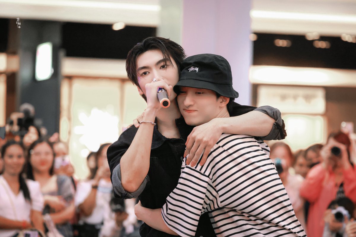 HUG🤍
#BossCKM25thBDParty
#BoNoh #BossNoeul