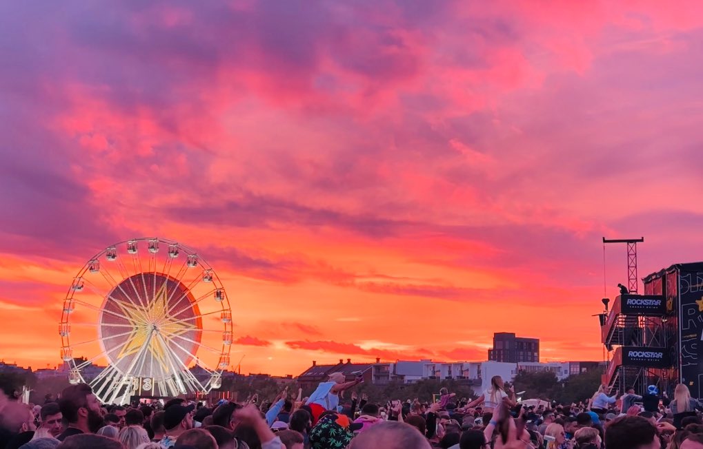 What a belter of a set and sunset <a href="/TRNSMTfest/">TRNSMT Festival</a> for <a href="/GerryCinnamon/">GERRY CINNAMON</a>