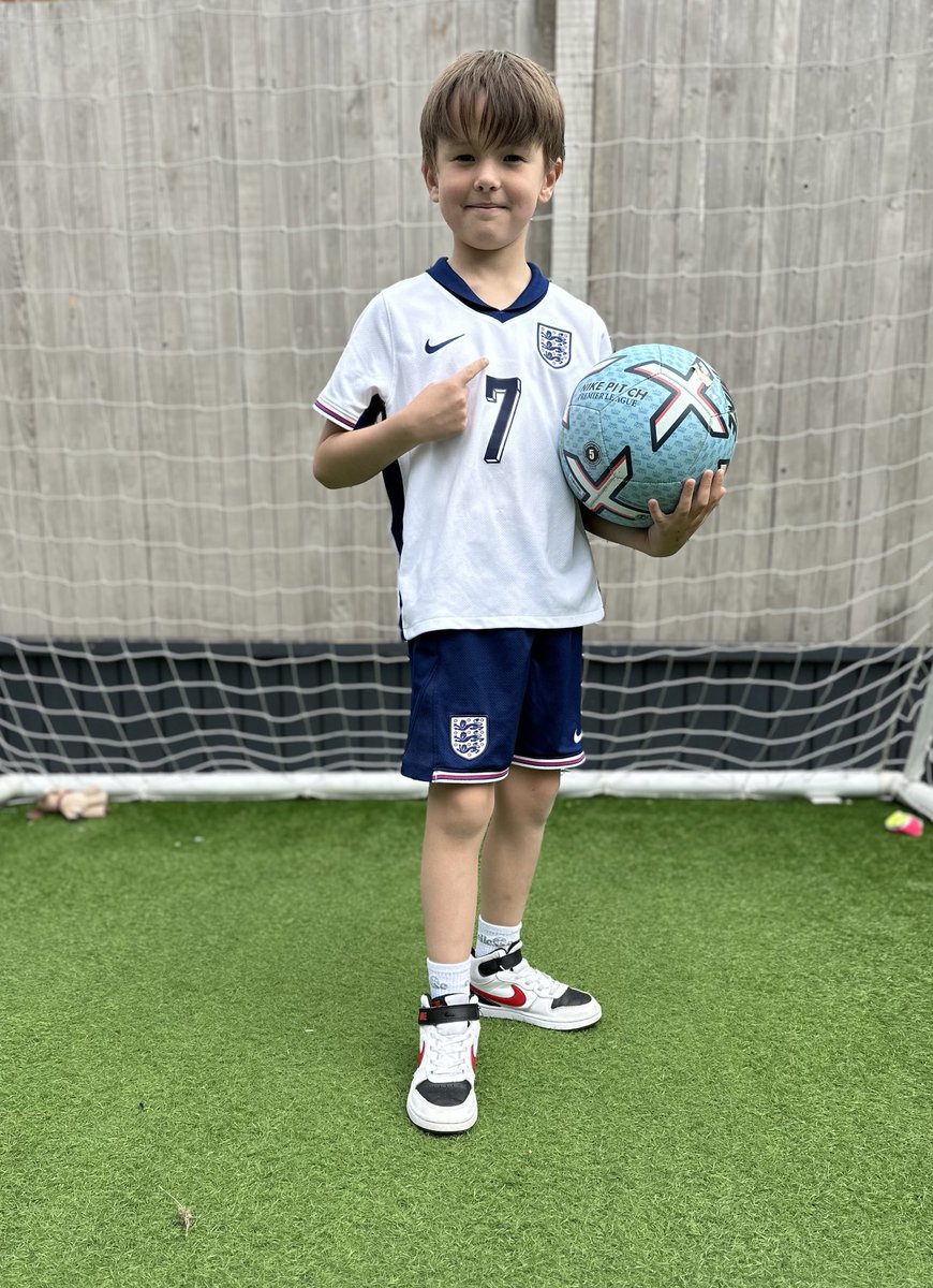 Toby Parry all ready for the big game!! ⚽️🏴󠁧󠁢󠁥󠁮󠁧󠁿 #SSNThreeLions