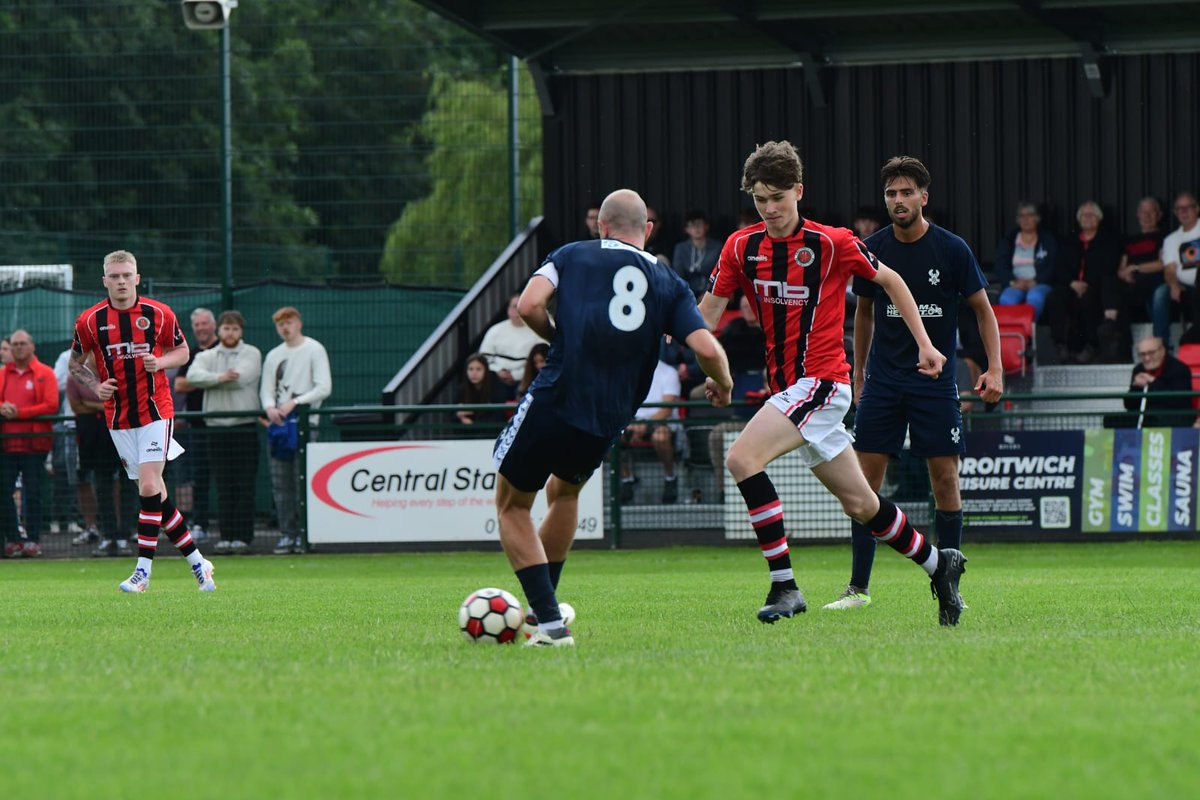 DroitSpaFC's tweet photo. During yesterday's PSF with @khfcofficial products of last season's @JohnNeeson2 Development sides Rohan Levy &amp; Liam Livesey made their first team debuts!

Danny Barnes &amp; Will Dallaway also earned more minutes for the senior side!

Congratulations guys!
#thefutureisbright #UTS https://t.co/svQEyzTrY0