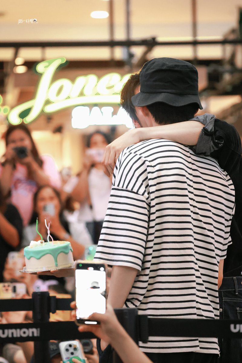 what are u doing  👀
#BossCKM25thBDParty
#BoNoh #BossNoeul