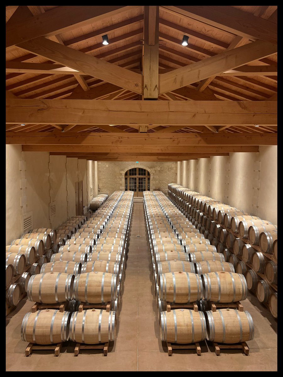 Longue vie aux @vendangesdu7emeart, merci aux organisateurs, à mes fantastiques confrères de jury, N.T. Binh, Anne-Claire Cieutat et Marc-Aurele Garreau et à tous ces formidables Châteaux et vignobles pour leur accueil.