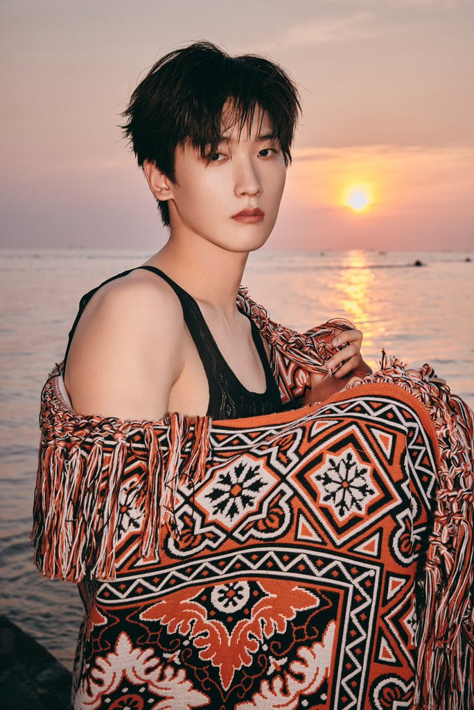 WeTVOfficial's tweet photo. Welcome #XingZhaolin to Kualalumpur! @wetvmalaysia
😍Great sunset with the charming model!
Check his work on WeTV👉https://t.co/Wh089iMHiB
#邢昭林 #MyGirl #我的女孩 #ChoiceHusband #择君记 #AccidentallyMeowonYou #一不小心喵上你 #CuteProgrammer #程序员那么可爱 #YouAreMyDestiny #你是我的命中注定 #TheEternalLove #双世宠妃
#WeTVHiFive #WeTV5thAnniversary #WeTV #WeTVAlwaysMore