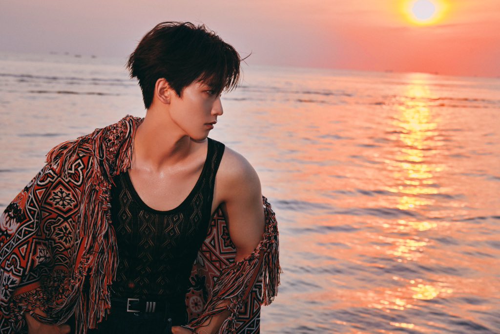 WeTVOfficial's tweet photo. Welcome #XingZhaolin to Kualalumpur! @wetvmalaysia
😍Great sunset with the charming model!
Check his work on WeTV👉https://t.co/Wh089iMHiB
#邢昭林 #MyGirl #我的女孩 #ChoiceHusband #择君记 #AccidentallyMeowonYou #一不小心喵上你 #CuteProgrammer #程序员那么可爱 #YouAreMyDestiny #你是我的命中注定 #TheEternalLove #双世宠妃
#WeTVHiFive #WeTV5thAnniversary #WeTV #WeTVAlwaysMore
