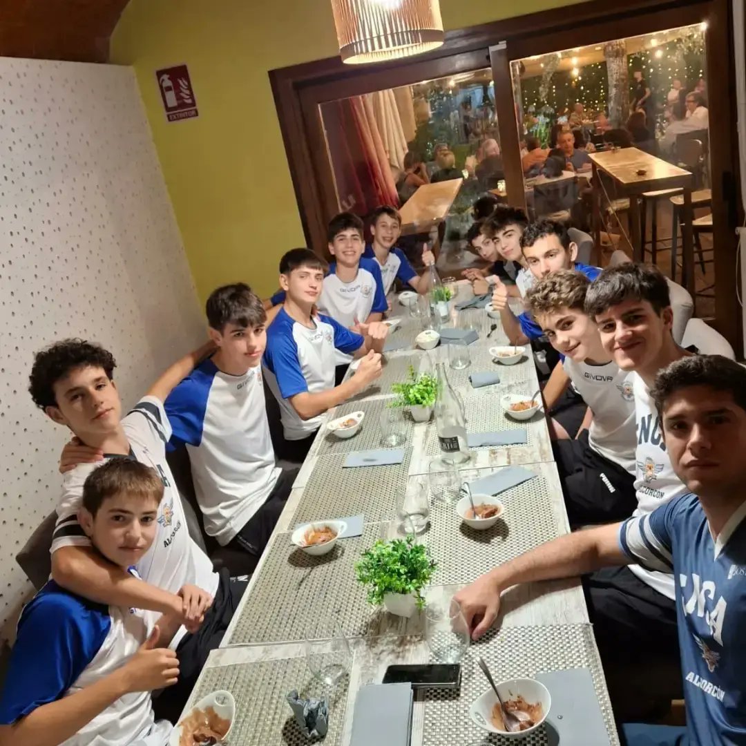 Ciudad_Alcorcon's tweet photo. CTO DE ESPAÑA CADETE MASCULINO 

Termina nuestro Cto🇪🇸para nuestro Cadete🇪🇸en el 17º
Dos partidos finales 👍👍 @ClubWPCastello  @waterpolopontevedra 

Pronta recuperación para David Arcos lesionado en un lance en el último partido🥰

Urbión 
@dragonoriental2
@M2MSistemas
Rhouse https://t.co/JdTqh7M9B5