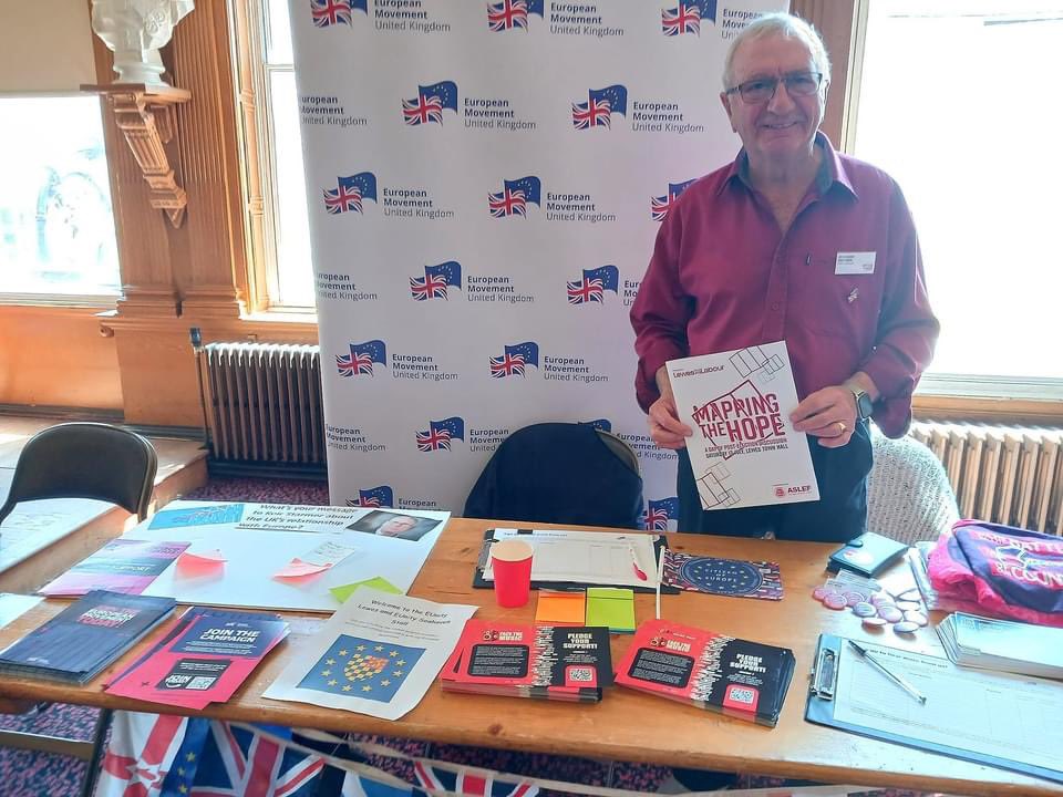 LewesEUnity's tweet image. EUnity Lewes and @SeahavenIn had a stall at the @LewesLabour  &apos;Mapping the Hope&apos; event in Lewes Town Hall yesterday.

Interesting conversations. People put post-it messages to @Keir_Starmer on our board. Recurring theme? ‘Be Bold&apos; in our relationship with Europe!
