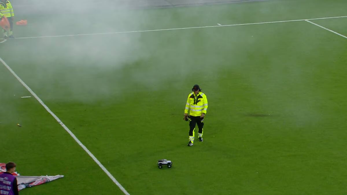 9kBanden's tweet photo. Historisk kveld i går. En fotballkamp som går over to døgn, med midnattssol og god stemning. Mye god organisering og planlegging lå i bunn for tifo, @_alfheimar walk-out i 1. omgang, VAR protest i 2. omgang. Takk til alle som har bidratt. Synd at en dum handling skal ødelegge https://t.co/Kb1ULEl2Xa