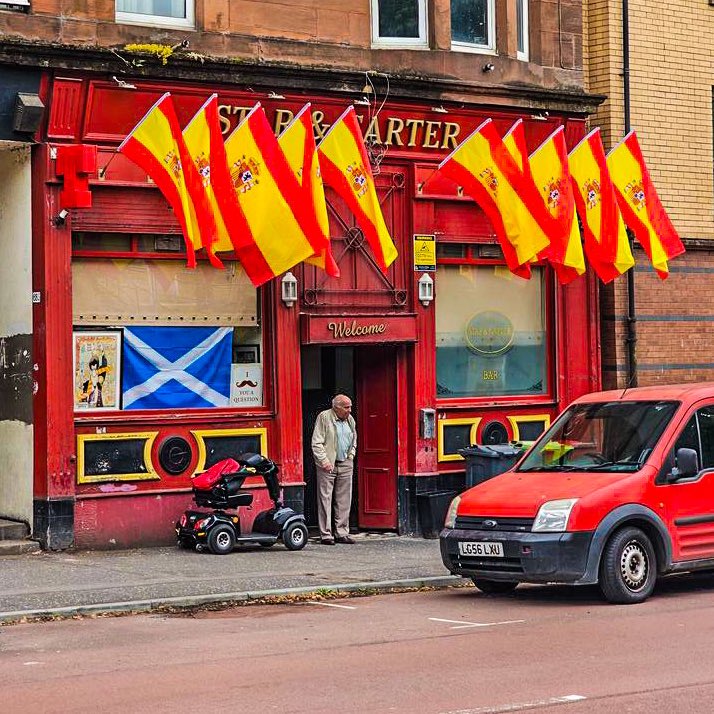 🏴󠁧󠁢󠁳󠁣󠁴󠁿😳 A pub in Glasgow, Scotland ahead of the #EURO2024 final. (<a href="/davidstoker_lfc/">David Stoker</a>)