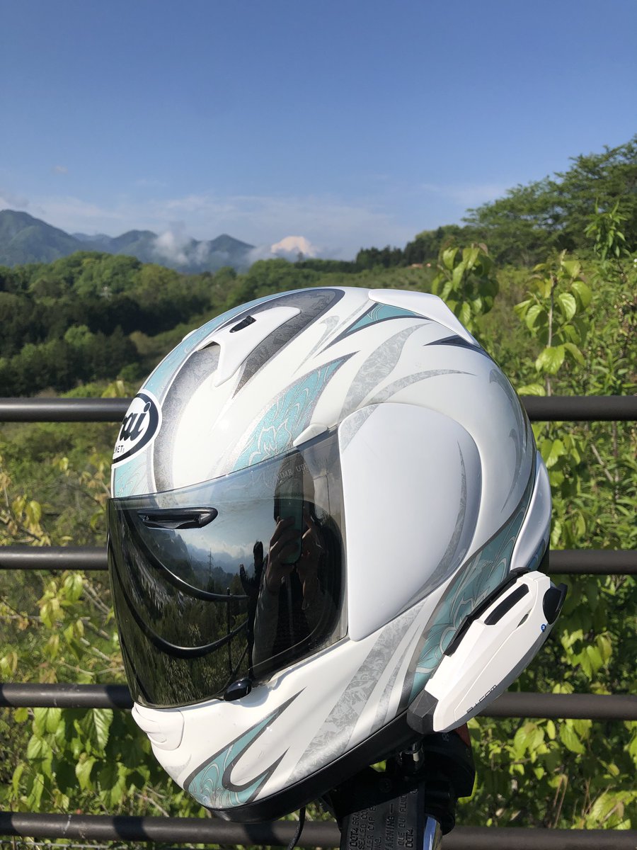 Balius2ZR7SJuke's tweet photo. 要買換えなのに欲しいのなくて
気づいたら12年😳💦
#Arai の #AstroIQ KAREN (青)
初めてのグラフィックモデル✨
ちょっといいなぁと思っても
購入に至らないのがこの3つ
Arai RX-7X Planet
Arai XD NOVA (白)
SHOEI Z-8 Shakin‘ SPEED TC-2
今のヘルメット好き過ぎて
NEWヘルメット探しが苦痛😮💨 https://t.co/Gfl7kgpNkf