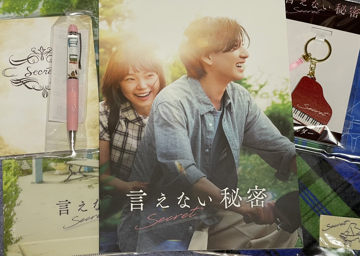 Shiro84121432's tweet image. やっと観に行けた‥‥ #言えない秘密
可愛いくて、切なくて‥‥後半はずーっと涙が止まらなかった😭 #ここに帰ってきて  がまた泣かせるのよ。凄く良い。
そして、帰り際にCDを追加で購入💿
私の生活に彩りをありがとう😊
#SixTONES_ここに帰ってきて 
#SixTONES_GONG 
#京本大我