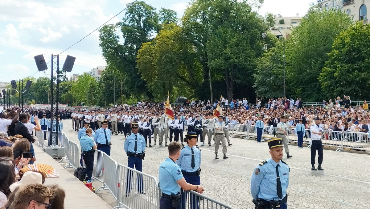 DIRISI_FR's tweet photo. Une matinée inoubliable
Défiler au #14Juillet est un grand honneur pour la #DIRISI et son personnel, civil et militaire, qui la met davantage en lumière en cette année de 20ème anniversaire.
© Tom Moreno Paredes / ECPAD / Défense https://t.co/kb8UELlaUT