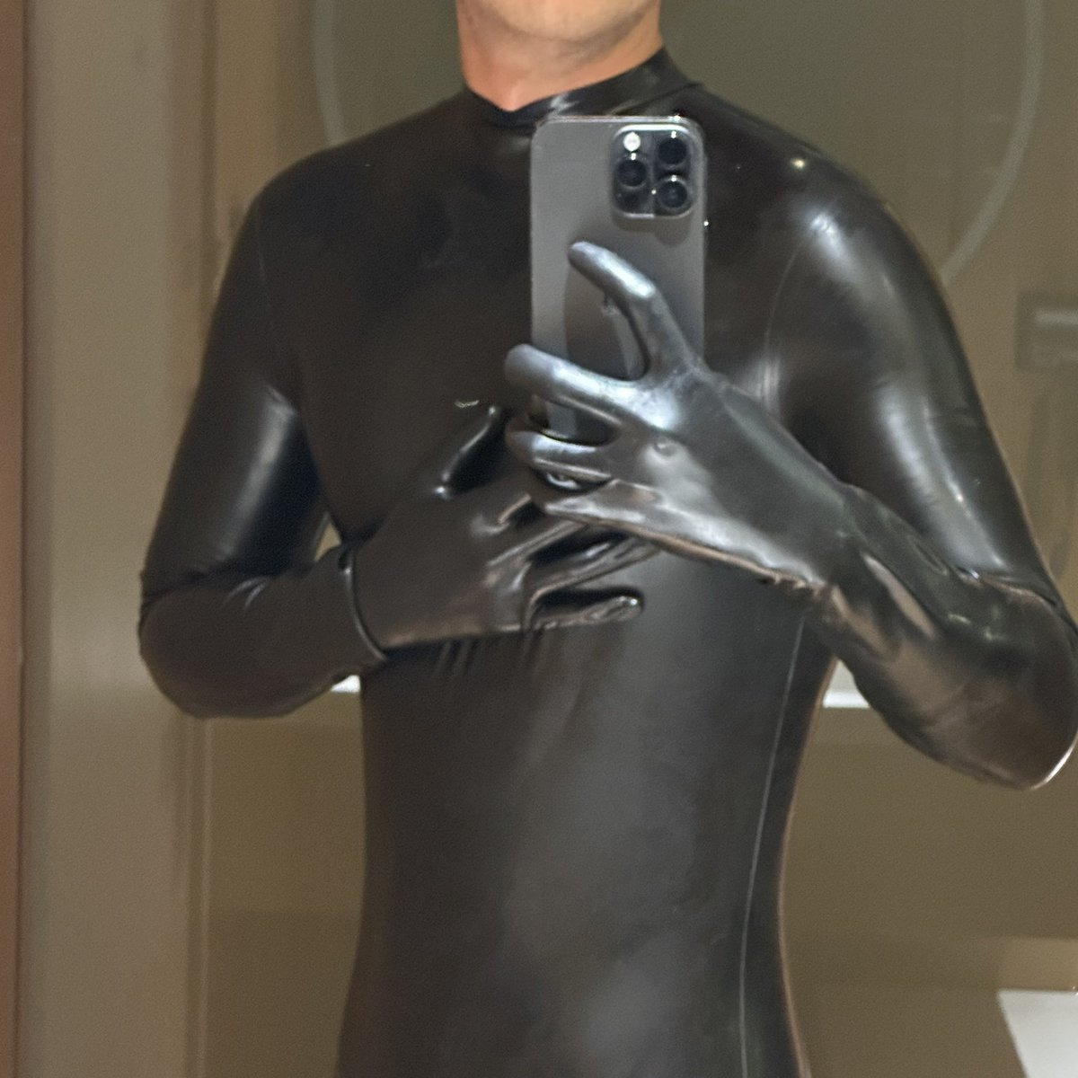 胶一下
#rubber
#胶衣
#紧身控