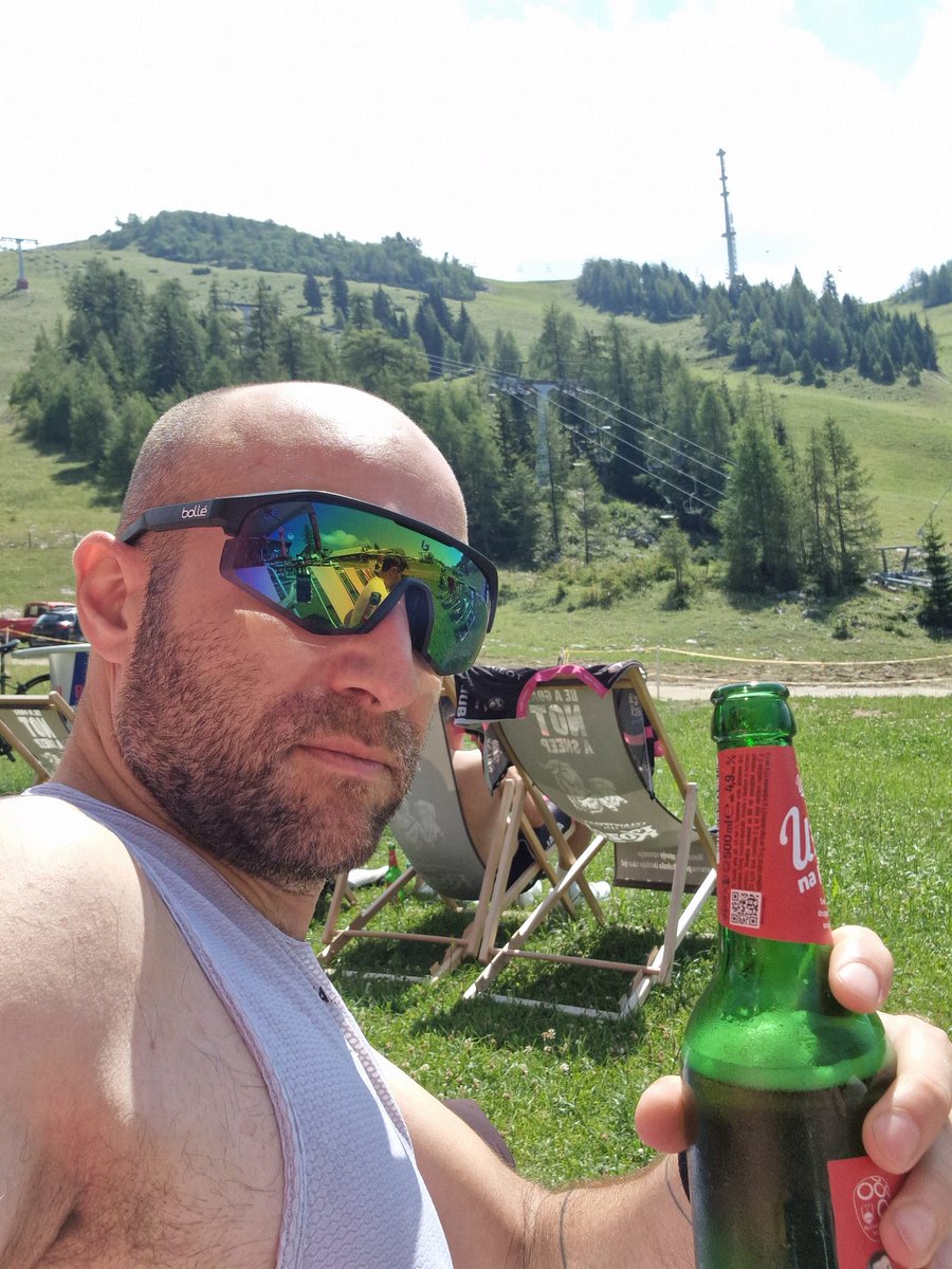 kizidor's tweet photo. Na Krvavcu je top, da zarad kave ne izvedeš rop.

#kafetarime #kolesanje #rodilnik lp https://t.co/eFjieF87fZ