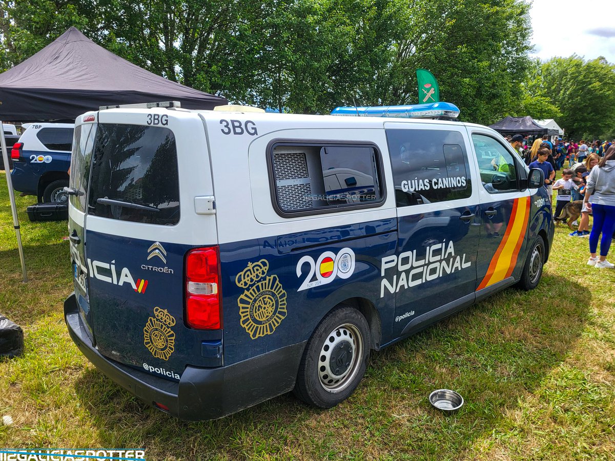 GaliciaSpotter's tweet photo. Citroen Jumpy III perteneciente a la Unidad Especial de Guías Caninos de la Policía Nacional.
#cnp #policianacional #policianacionalacoruña #guiascaninos #k9 #k9unit #citroenjumpy #acoruña #teo #casacomunoza #xornadasemerxenciasii #policia #policianacionalgalicia #police https://t.co/Ot3bfOCp12