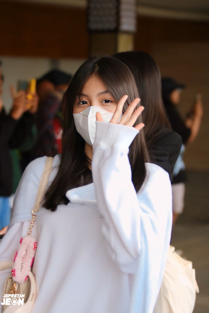Jeon_SungHye's tweet photo. Hai Hai Michie @Michie_JKT48 

at Purwokerto Station https://t.co/zXs1Gy7YjU