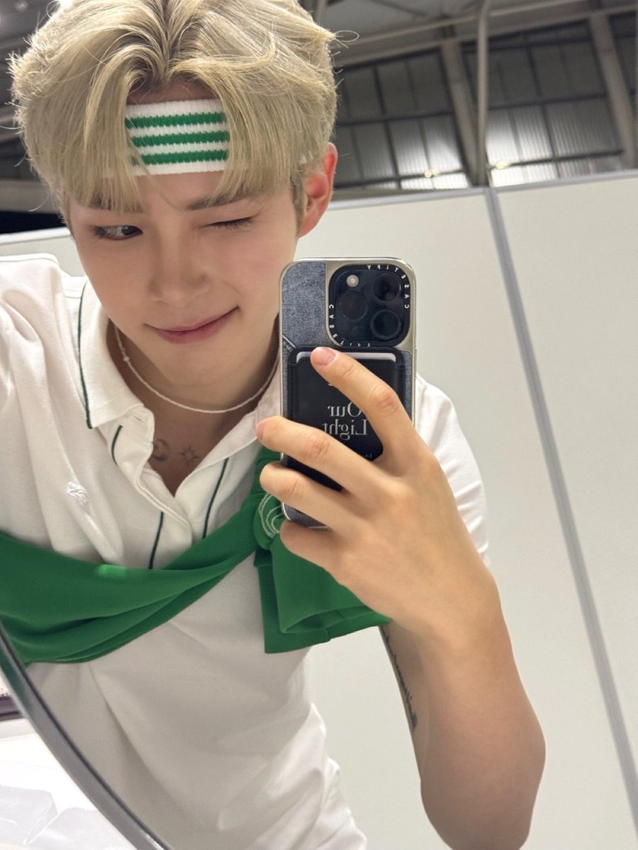 HELLO??? 😭😭😭😭😭