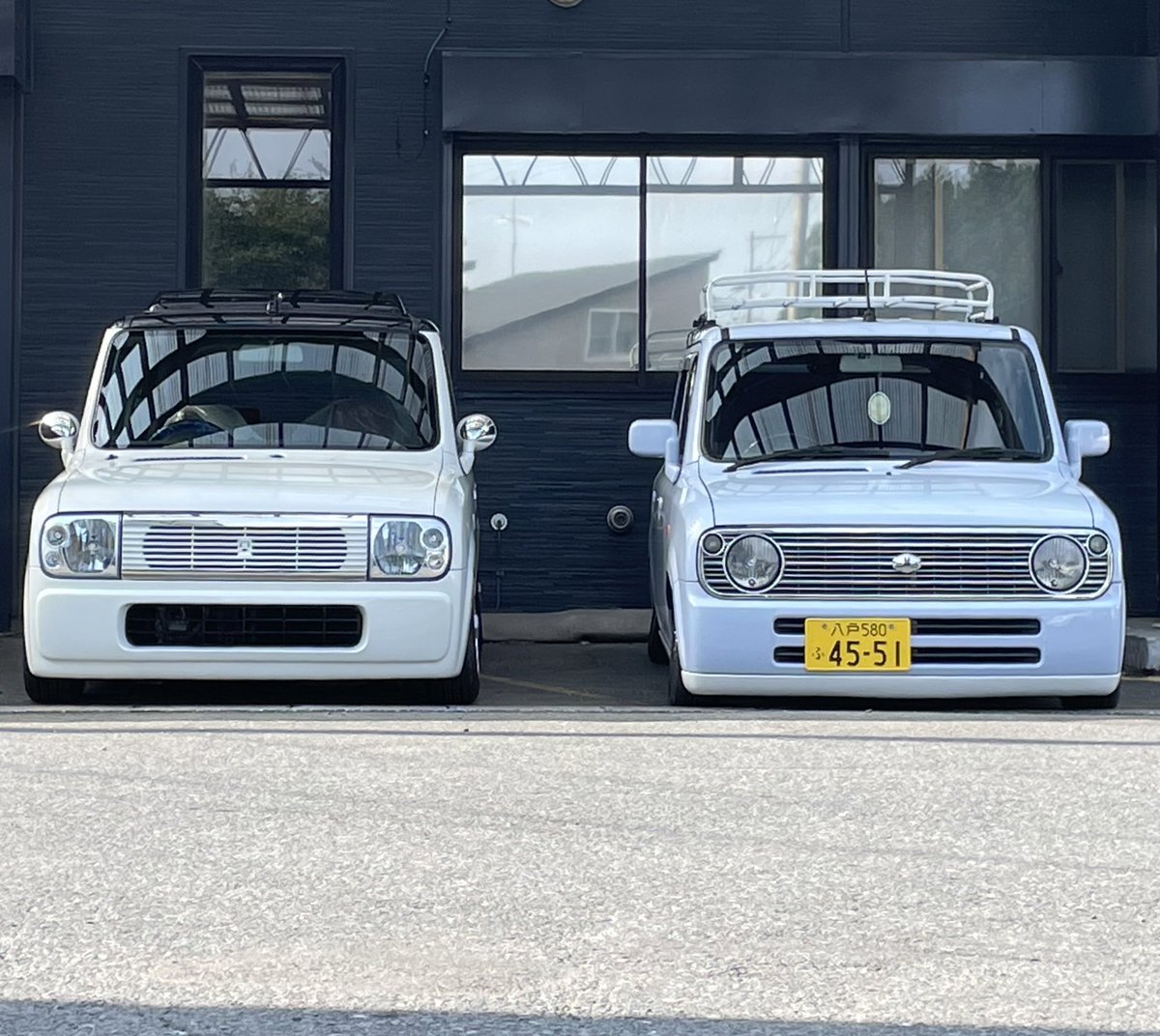 31tttttt_'s tweet photo. ラパン帰る前に実はこっそり並べて撮ってたという😁

現車めちゃくちゃ綺麗でこだわり詰まりまくってて素敵だった https://t.co/q33r7Y56SG