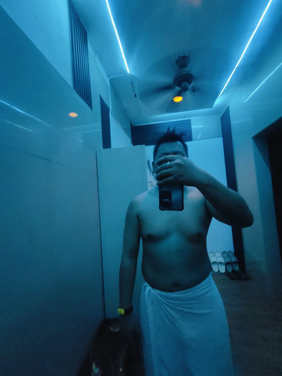 dimension1010's tweet photo. Solo ko na naman ang @GPhoenixTimog 
Haha https://t.co/VcxWHLp94Z