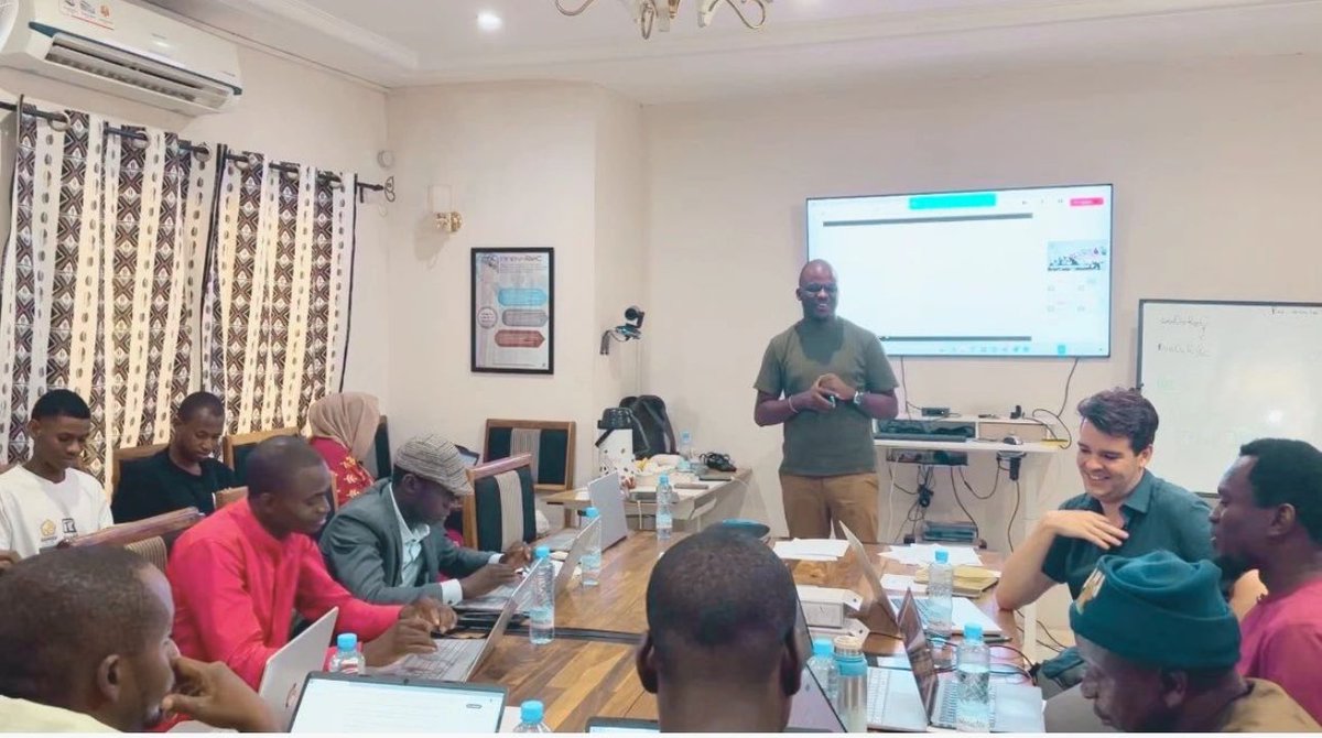 Just conducted a workshop on Prompt Engineering! It was great to share insights on effectively communicating with AIs to get the best responses. In this AI era, structuring prompts is a key skill. Thanks to the AI&amp;T Community for organizing! #AI #PromptEngineering #Learning