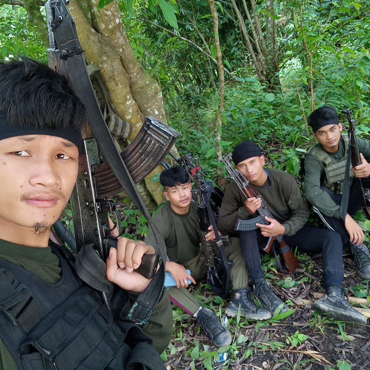See the photo who were involved in killing one CRPF personnel in Jiribam district Manipur! These are the Kuki terrorist group who also killed so many civilians in Manipur! Kuki terrorisms in Manipur!!