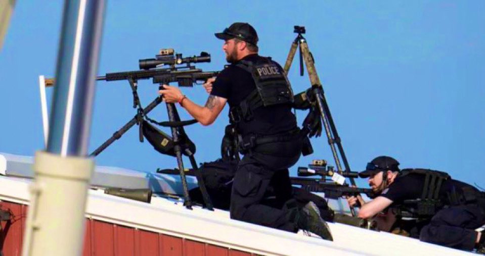 LeilaniDowding's tweet photo. They had guns in the shooters direction
The let him crawl onto the roof.
They let him get his rifle out.
They ignored other people screaming about the gun man
They let shots get fired
They killed him once Trump was down…
This was an inside job https://t.co/NEN9ICCesb