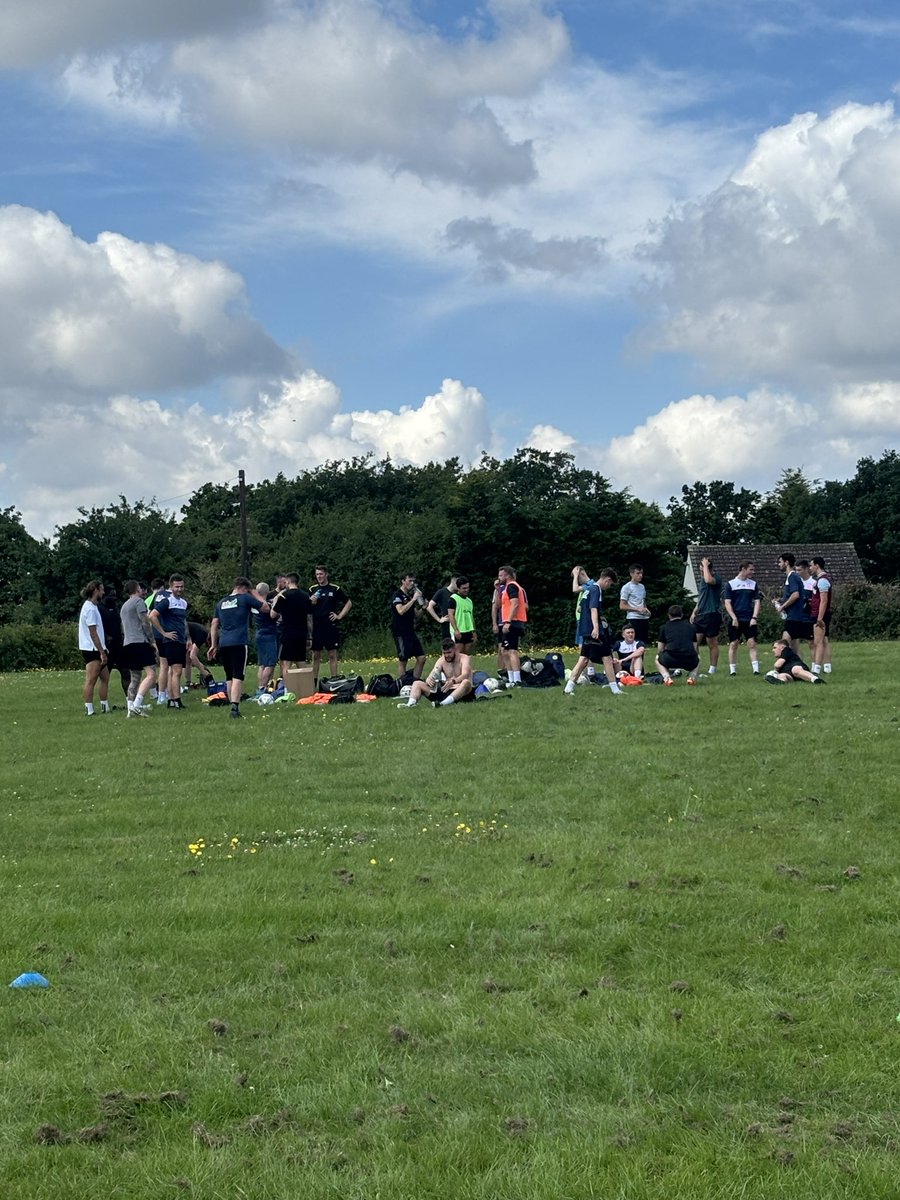 wickford2nds's tweet photo. Footballs Coming Home…to Runwell Park. Great to have all the lads back. Hard work starts today #minuopurpura https://t.co/etAsdYQJL4
