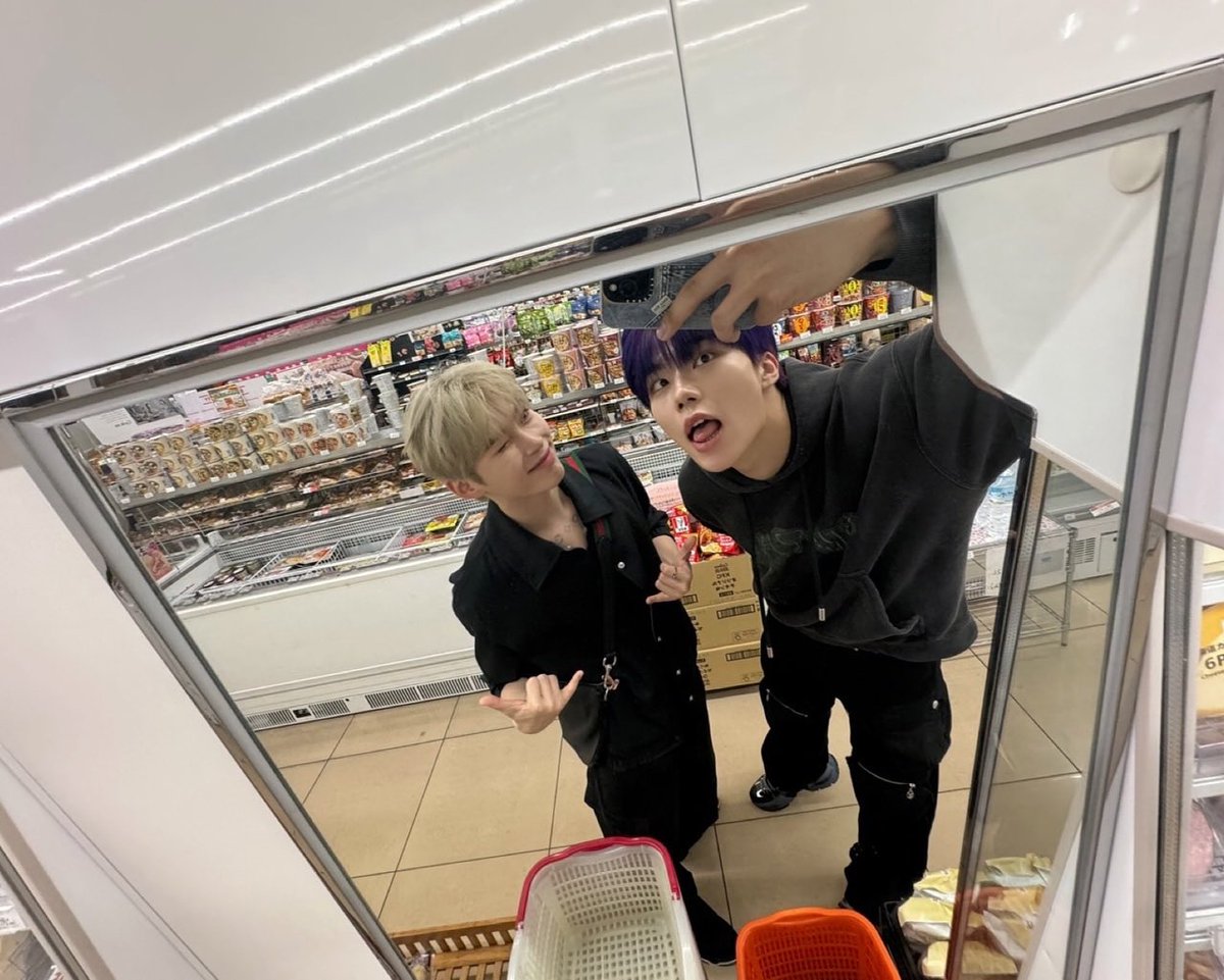 240714 ZB1 인스타그램 #박건욱 

[ ゴニハニコンビ、コンビニ？]