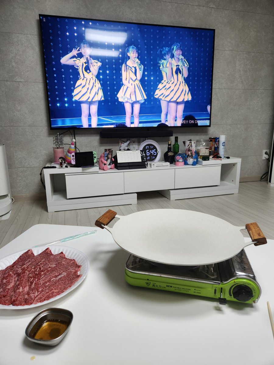 longbowman234's tweet photo. 저녁 준비 간만에 소고기
극공보면서 고기준비 완료
근데 버섯이 없네 ㅠㅠ https://t.co/d6o5oUC4Hb