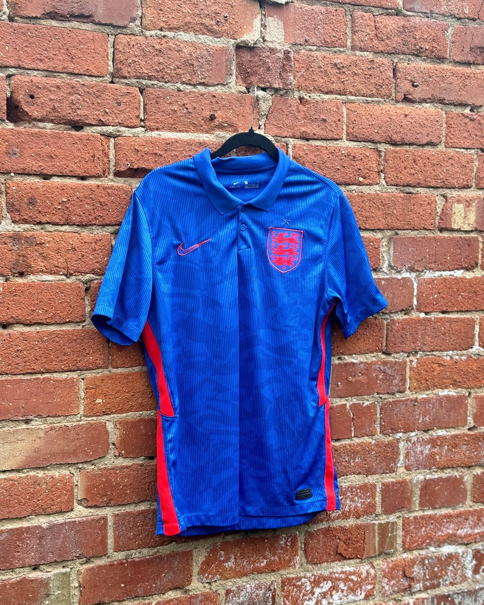 FilthyTops's tweet photo. FILTHY FOOTBALL SHIRTS ENGLAND GIVEAWAY 🏴󠁧󠁢󠁥󠁮󠁧󠁿

Let’s keep it simple!

If England WIN #EURO2024 we’ll giveaway this England 2020 Away Shirt!

Size Medium

To enter:
1: Follow us ✅
2: Repost this ♻️ 
3: Tag a mate👇🏻

COME ON ENGLAND 🦁🦁🦁 https://t.co/AnVFPw5xev