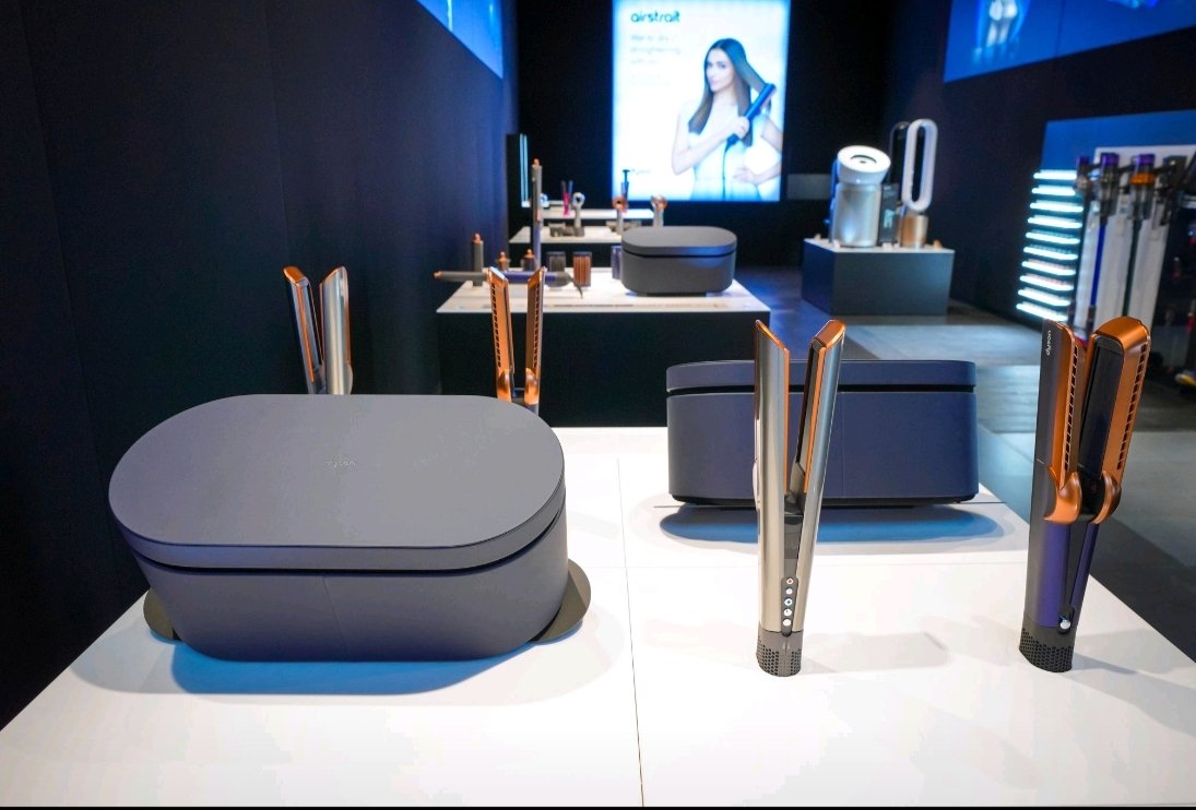 lucknow_index's tweet photo. #StoreAlert 📢📢

Lucknow 

Dyson opens its touch &amp; feel store in Lulu Mall, Lucknow 

In North India, Lucknow is the 2nd City after NCR, where Dyson chose to open its store.

Dyson Store has its presence in NCR, Mumbai, Bangalore, Hyderabad, Chennai, Pune &amp; Kolkata https://t.co/nIWi1ENlnJ