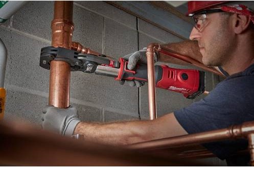 ZeekPlumbing's tweet image. Have you seen a tool like this? 
This is a plumbing press tool. Plumbers use this tool for precise joining of pipes and fittings in plumbing. #plumbing #tools #presstool #njplumber