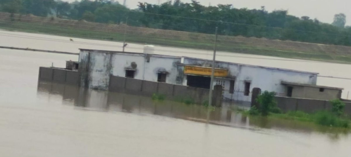 abhinav019's tweet photo. विरोध ऑनलाइन उपस्थिति का नहीं,
लागू करने के नियम और अव्यवस्थाओं का है।

शिक्षकों की समस्याओं का शीघ्र निराकरण हो।
#Boycottdigitalattendance
@abhinav019 https://t.co/6EHG6bEWZD