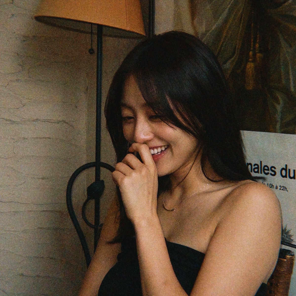 MinSavageYoogi's tweet photo. She laughin at y'all "family like group" delusion or hyolo2 she gon whoop asses https://t.co/hj2G3BULsM