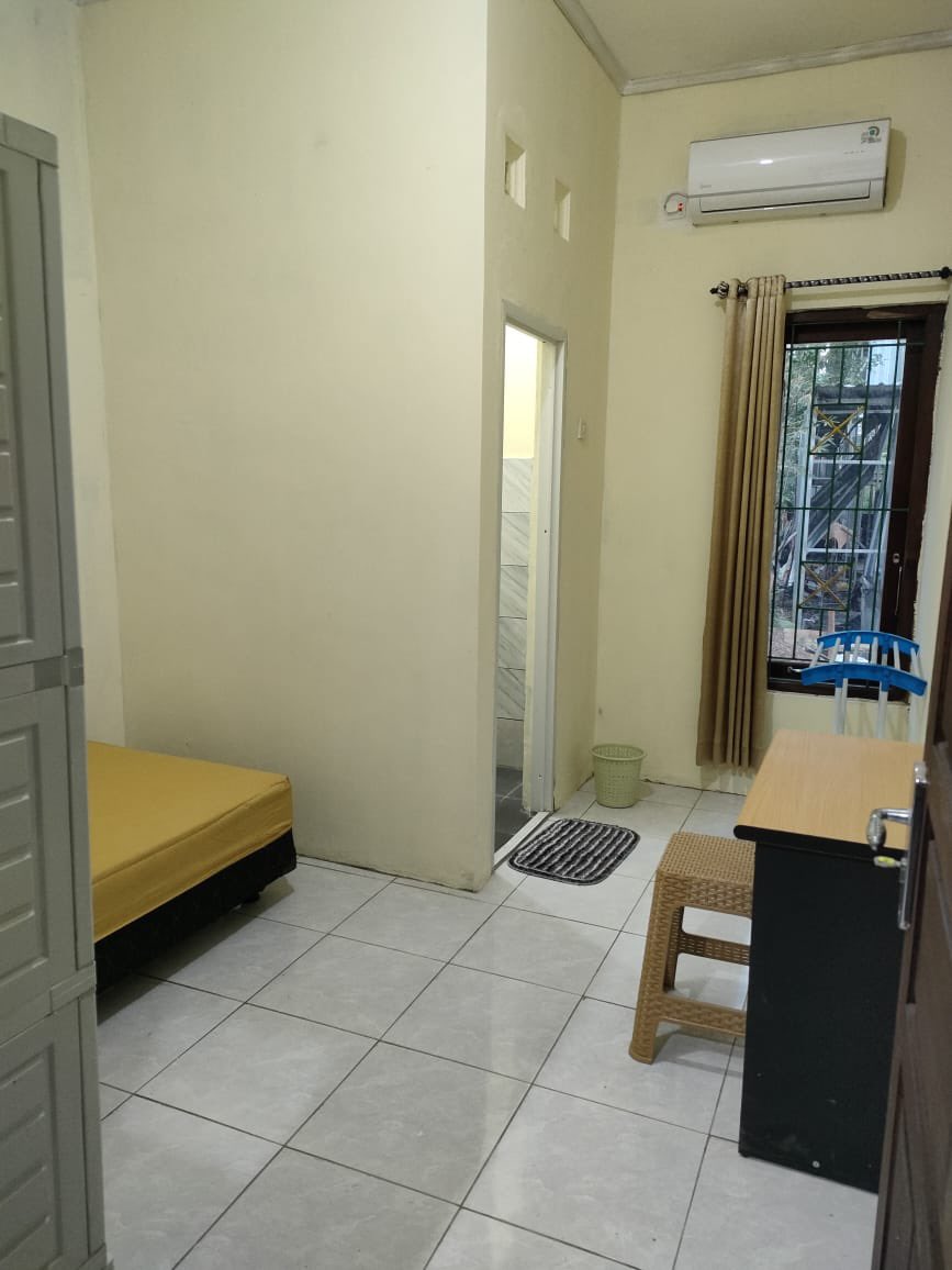 prettyli0nn's tweet photo. @undipmfs Nitip nder, aku mau oper kost dari tanggal 1-17 agustus 600k untuk seterusnya bisa bayar ke pemilik kos 1.000/bulan setiap tanggal 17 , bayarnya langsung 3 bulan ya. Ini daerah mulawarman. Dah ac dan kamer mandi dalam ya. https://t.co/WHjPiMuACO