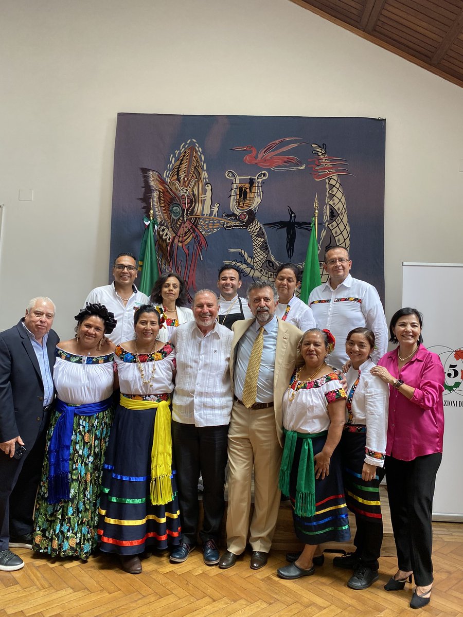 cgarciadealba's tweet photo. Mucho gusto recibimos de nuevo @EmbaMexIta delegación @GobiernoTab_ encabezada dinámico,creativo Secretario @Turismo_Tabasco @ppnieves Muy apreciada presencia 5 Cocineras&amp;Cocineros tradicionales que hicieron deliciosa degustación gastronómica en 5 ciudades #ITALIA. @CaMexItal https://t.co/iTgNjAoUAc
