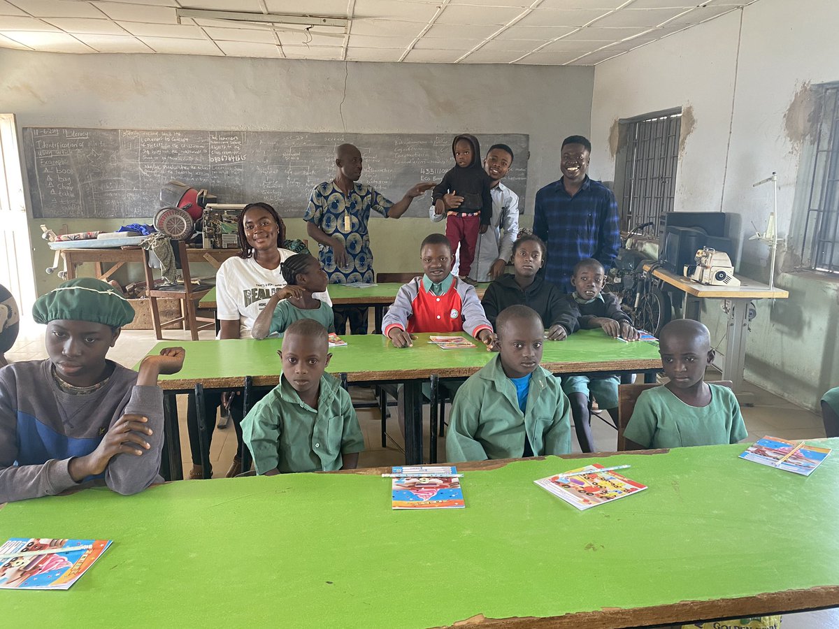LOA_FoundationN's tweet photo. Project: Distribution of writing aids to public schools across Kwara state. 

School for special needs Omu Aran,
Irepodun Local Government Area
Kwara state https://t.co/0yymHdJAUw
