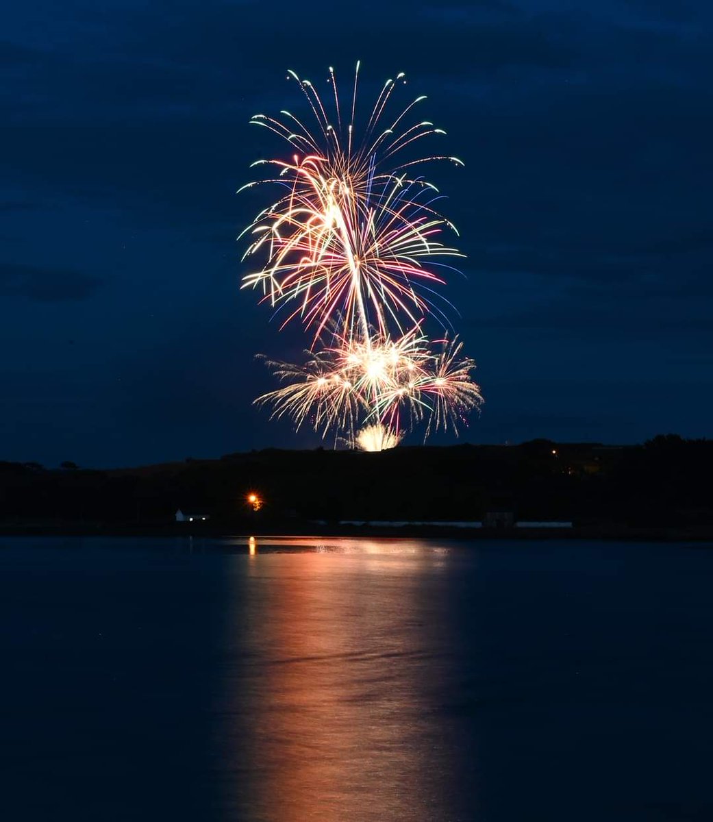 Some photos from last nights fireworks on Spike island .
You may see a long white line on the right of some of the photos , this is due to long exposure time and its actually a plane .
Anyone who was caught up in the traffic chaos last night , i feel for you .