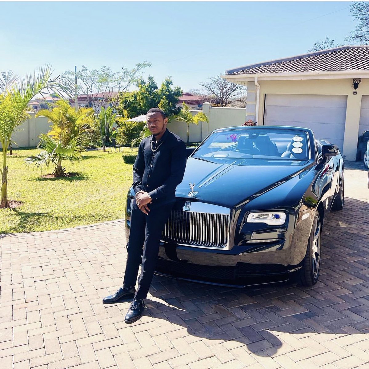 MiriamMkanaka's tweet image. Anaitwa Pastor David Richard, Mnajua kanisa lake lilipo? Sema kibongo bongo kama uchungaji unalipa sana eti?