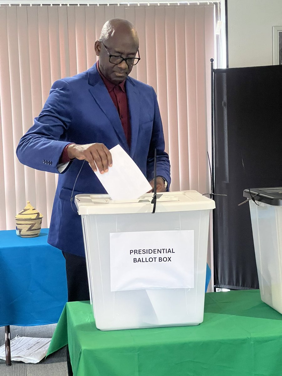 RCGManchester's tweet photo. Rwanda's High Commissioner to the UK @BusingyeJohns proudly participated in the presidential and MPs elections in Manchester, reinforcing our democratic values and international collaboration. #RwandaDecides2024 https://t.co/q8H4EA9iXp