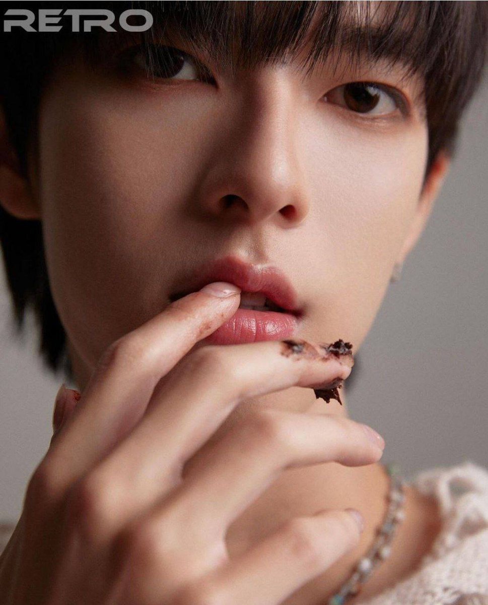 poohpavel_br's tweet photo. Atualização de fotos da revista retrô. 
Pupu sua beleza é ímpar 😍

#ppoohkt @ppoohkt 
#PooHHooPers
@retromagazinechina
#RETROMAG https://t.co/oWvYs9rLrv